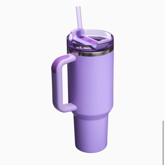 Stanley x Olivia Rodrigo - Picture 2 of 4